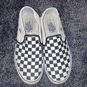 Black&White checkered slip on Vans